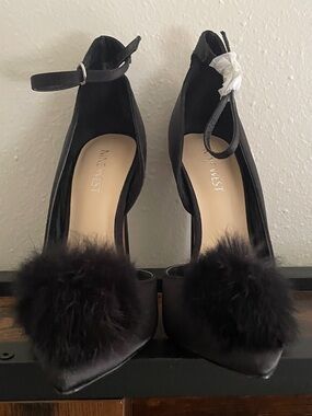 👠 Nine West Black Pointed Toe Pom-Pom Ankle Strap Heels 👠